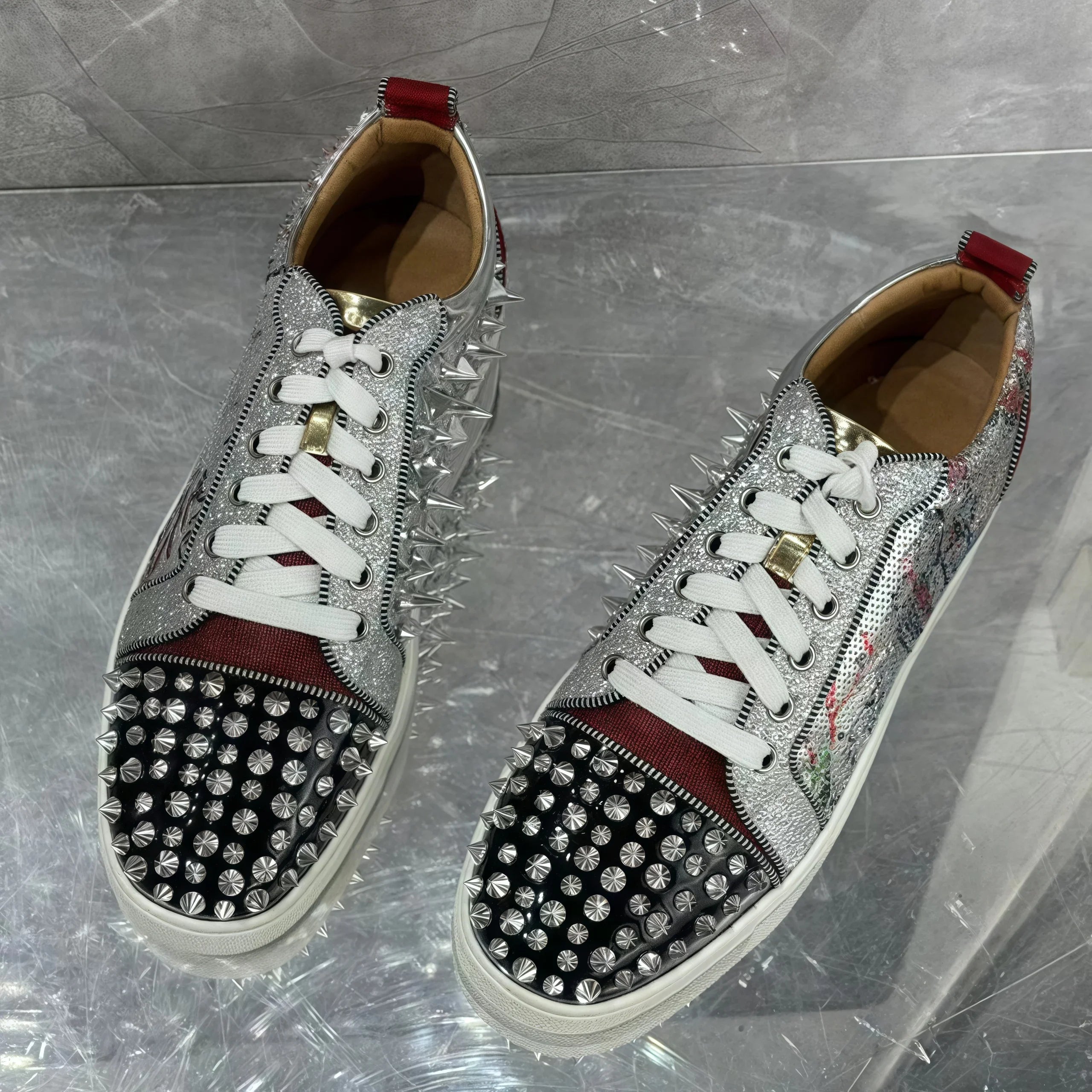 Fashion Spike Flat Heel Lace Up Female Casual Zapatillas 2025 Rivets Luxury Sneakers Woman Man Lovers Print Sports Shoes Bag Set