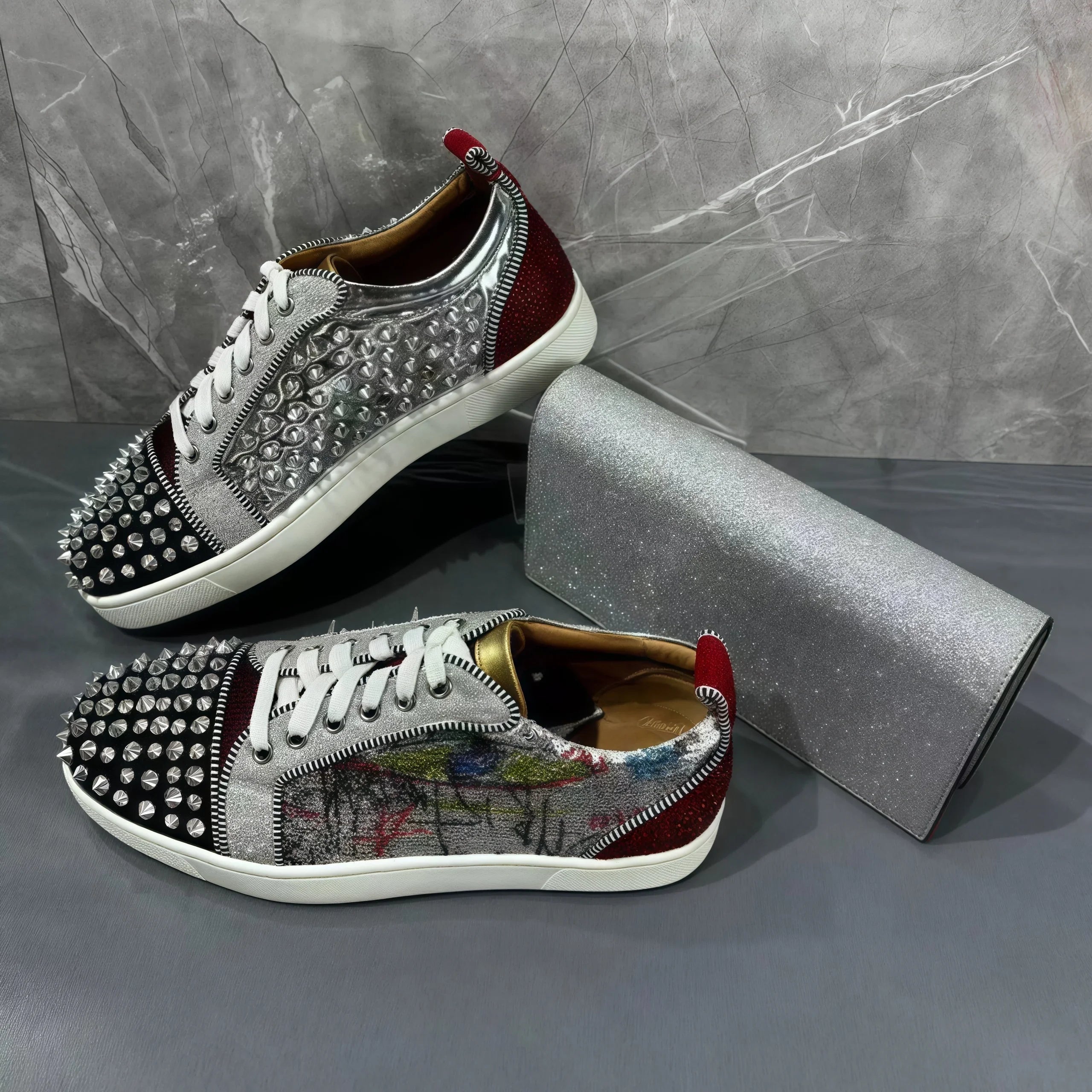 Fashion Spike Flat Heel Lace Up Female Casual Zapatillas 2025 Rivets Luxury Sneakers Woman Man Lovers Print Sports Shoes Bag Set